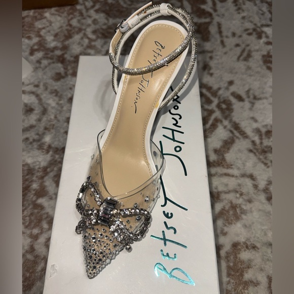 Betsey Johnson Cinderella Shoes! - Picture 2 of 12